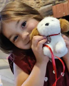 Kornvolas mamma sarīkoja sirsnīgu “Adoptē kucēnu” ballīti, kas satuvināja vietējās ģimenes