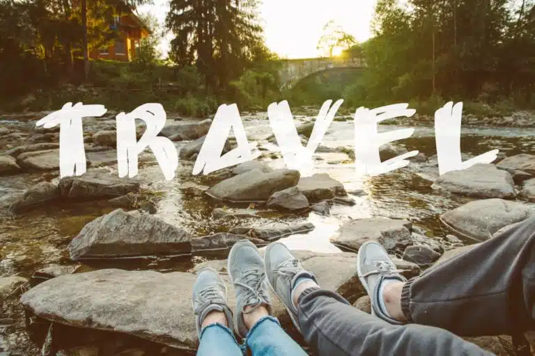 Slow travel – dlaczego coraz częściej wolimy podróżować wolniej, uważniej i bez pośpiechu?